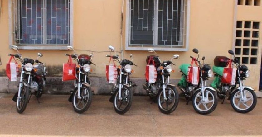 la France offre 6 motos Haojue à la Police nationale, la toile en ébullition