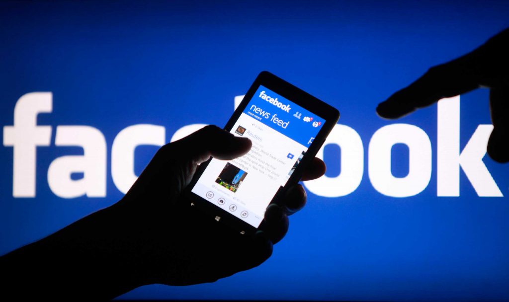 Selon un rapport interne, les algorithmes de Facebook mettent plutôt en avant les « Fakenews »