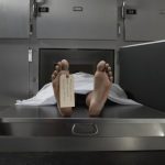 Un Riche Homme Surpris en Train de Coucher Avec Un Cadavre à la Morgue