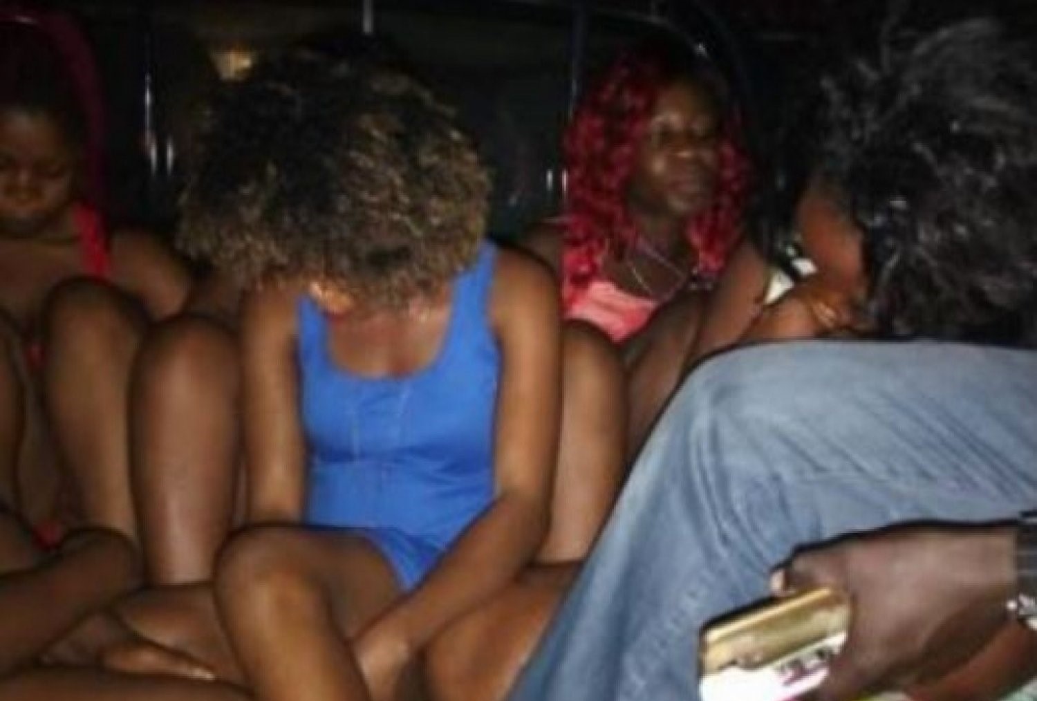 devenir une aide-soignante en Europe, elle se retrouve dans l'industrie sexuelle