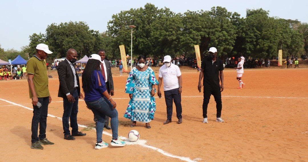 Le coup d’la DC du ministère de l'enseignement supérieur et de la recherche. donnant le coup d'envoi du Championnat Universitaire