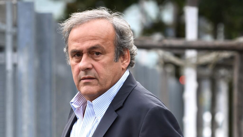 Michel Platini porte plainte contre le président de la FIFA
