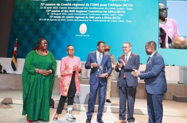Togo : Faure Gnassingbé reçoit un certificat de reconnaissance de l’OMS