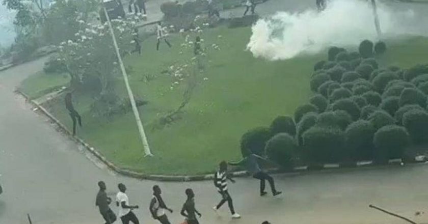 Campus de Cocody : une vive altercation entre étudiants et la police signalée ce jeudi